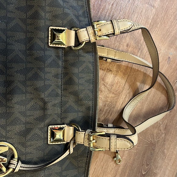 Michael Kors bag - Picture 3 of 11